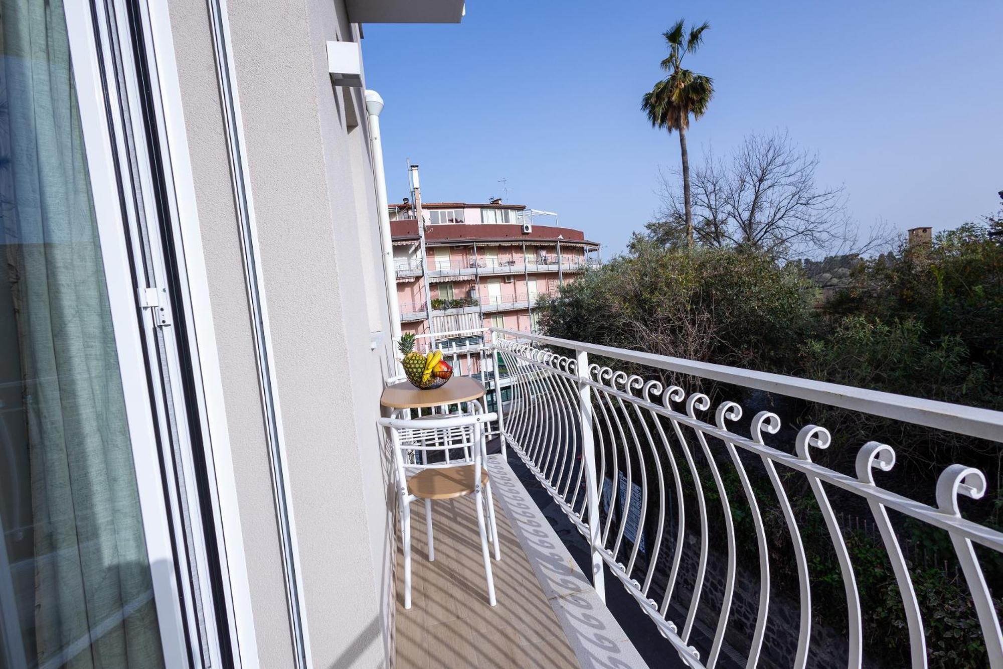 Perla Sul Mare Apartments Giardini Naxos Exterior photo